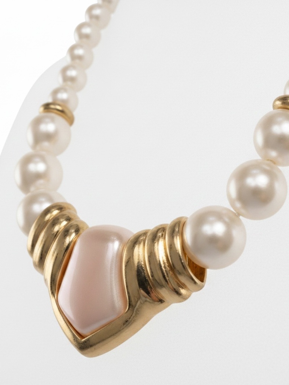 Vintage 1980s Napier Faux Pearl Chevron Shield Choker Necklace 16"